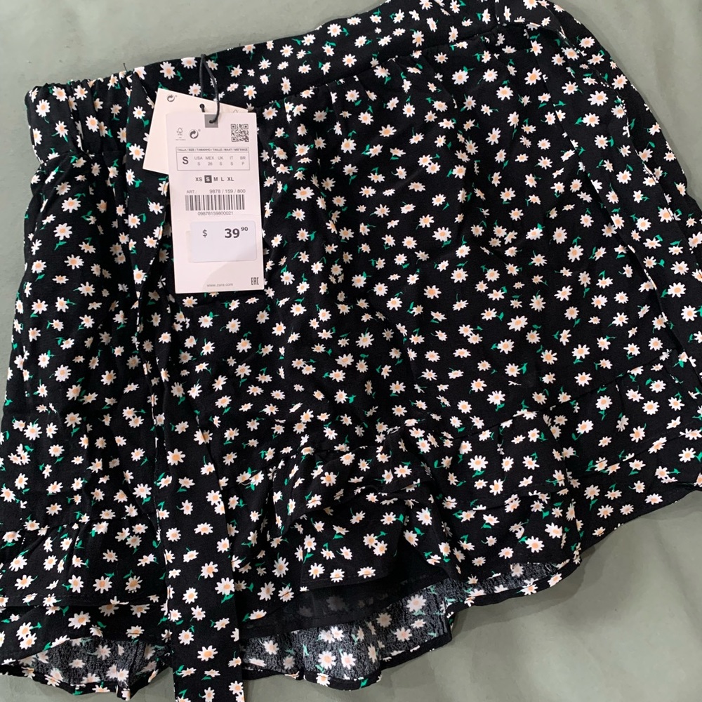 Zara ruffle skort - NWT